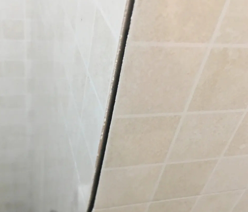 自贡瓷砖空鼓维修公司分享阳台瓷砖脱落的修复过程可以分为以下几个步骤